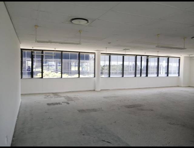 BUSINESS PROPERTY TO RENT IN WOODMEAD